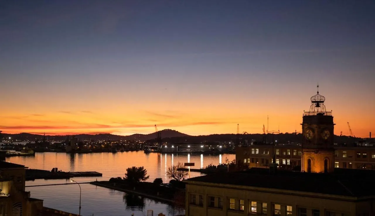 L'Eautel Toulon Centre Port Hotel